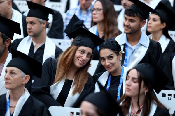 16 מתוך 393